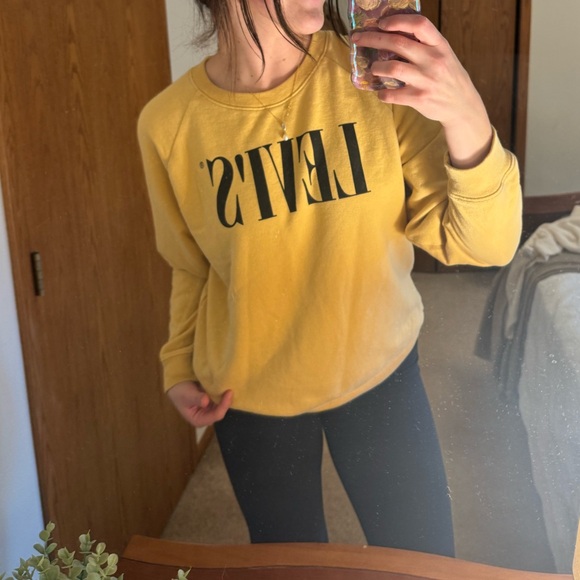 Levi’s Crewneck - Picture 3 of 5